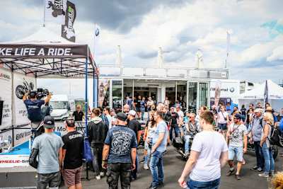 Trucker üben Wheelie