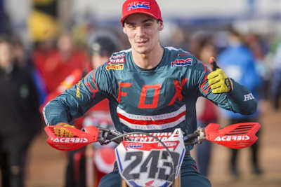 Gajsers Startnummer 243 symbolisiert den 24.3., den Geburtstag seines verstorbenen Bruders