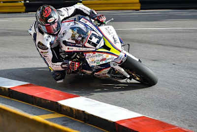 Gary Johnson landete auf dem fünften Platz des TT-Superstock-Rennens