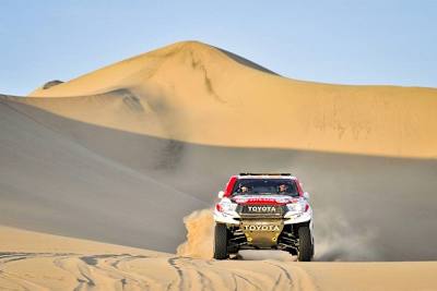 Giniel de Villiers fuhr im Toyota an die Spitze