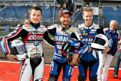 Die erste Startreihe der IDM Superbike/Superstock 1000. Gines, Neukirchner, de Boer (v.li.)
