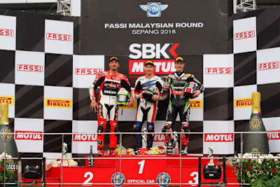 Podium des zweiten Laufs in Sepang: Davide Giugliano, Nicky Hayden und Jonathan Rea (v.l.)