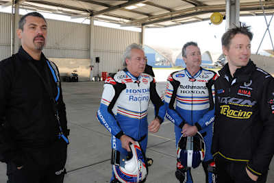 Bei der Vorstellung der Suter MMX 500: Alex Giussani, Gardner, Spencer und Suter-Techniker Reto Karrer