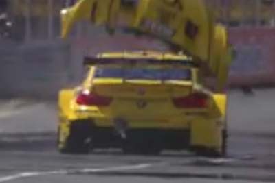 Hier fliegt Glocks Motorhaube weg