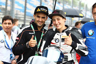 Lucy Glöckner mit Maskottchen Xavie Fores