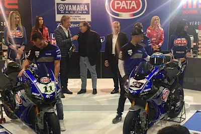 Sandro Cortese (li.) und Marco Melandri (re.) bei der Präsentation in Verona