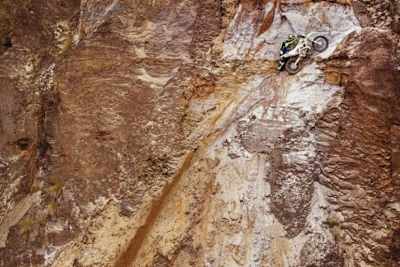 Don’t try this at home: Graham Jarvis (Husqvarna) fährt Golden Tyre