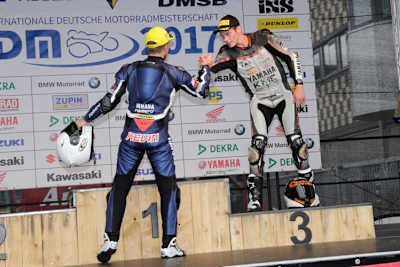 Thomas Gradinger und Kevin Wahr (v.re.)