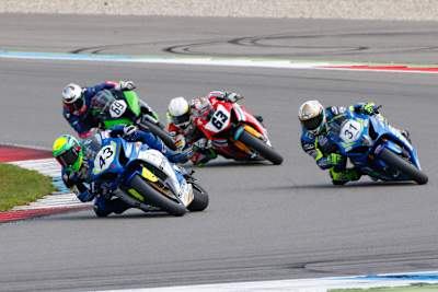 Der Suzuki-Pilot mit der Startnummer 43 hat viel zu tun