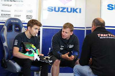 Teamsitzung bei Suzuki Mayer