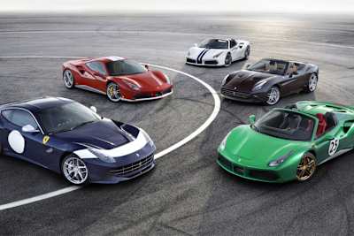 Die Fahrer stellten sich hinter dem Sarg von Jules Bianchi auf