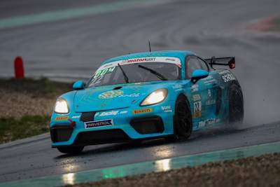 Pole-Position bei der ADAC GT4 Germany in Oschersleben für den Porsche Cayman GT4 vom Team Allied-Racing