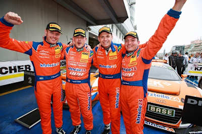 Glückliche MS RACING-Piloten: Edward Sandström, Daniel Dobitsch, Marc Basseng und Florian Stoll (v.li.)