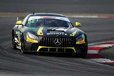 Der Mercedes-AMG GT4 von Schütz Motorsport startet am Sonntag von Platz eins
