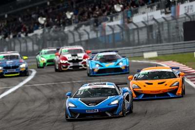 Der McLaren 570S GT4 vom Team GT gewinnt bei der ADC GT4 Germany am Nürburgring