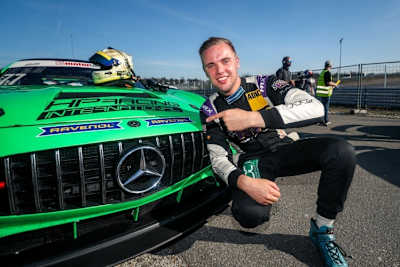 Pole-Position in Hockenheim: Tim Heinemann vor dem Mercedes-AMG GT4