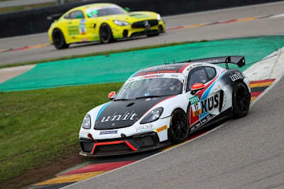 Der Porsche 718 Cayman GT4 vom KÜS Team75 Bernhard