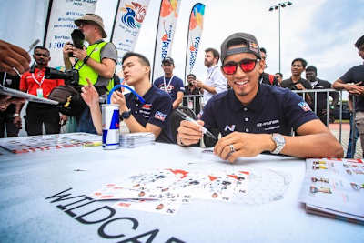 Lokalmatador Hafizh Syahrin verteilte viele Autogramme  