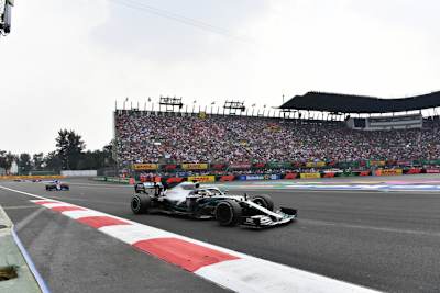 Glanztat: Lewis Hamilton kämpfte sich in Mexiko in einem beschädigten Auto zum Sieg