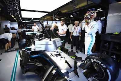 Lewis Hamilton in Abu Dhabi mit der 1