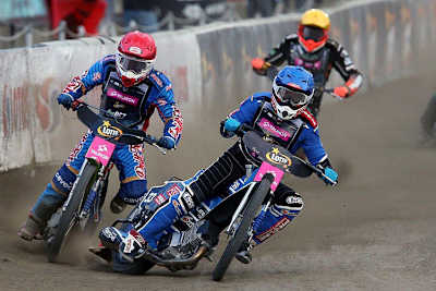 Nach diesem Sturz war Jarek Hampel (Rot) lange verletzt