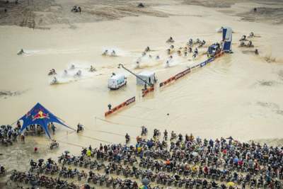 Der «Hare Scramble» 2013 war eine nasse Angelegenheit