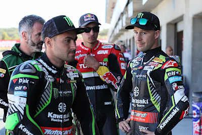 Leon Haslam (91) und Jonathan Rea haben mit der Honda auf einigen Strecken einen schweren Stand
