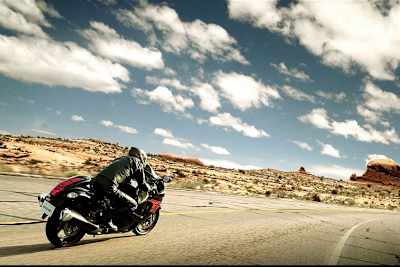 Suzuki GSX 1300 R Hayabusa: Man kann, wenn man sich traut. Mehr als 300 km/h müssten möglich sein