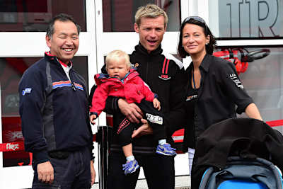 Dirk Heidolf mit Familie und HRC-Manager