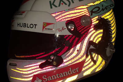 Der neue Glitzerhelm von Vettel