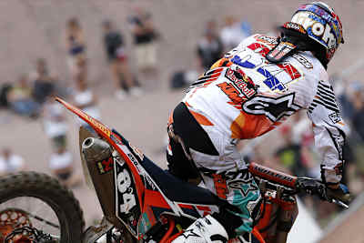 Jeffrey Herlings gewinnt Lauf 1 von Maggiora