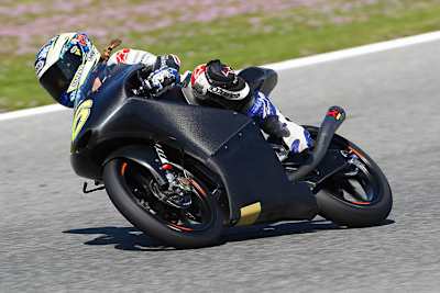 Maria Herrera auf ihrer neuen KTM in Jerez