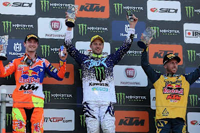 Clement Desalle (mitte) holte für Kawasaki den ersten GP-Sieg 2018