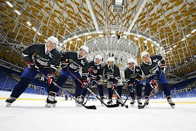 Schrötter, Abraham, Salač, Kornfeil, Mir und Marini als Eishockey-Spieler