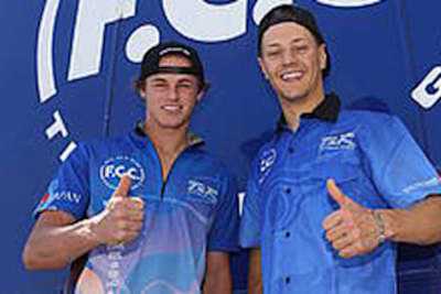 Joshua Hook mit Domi Aegerter in Suzuka