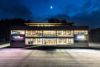 Das Holzhaus ist das neue Zuhause der Red Bull-Teams