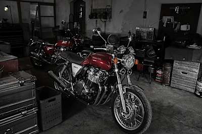 Honda CB 1100 EX, im Hintergrund die Ikone CB 750 Four: So sehen klassische Vierzylinder Motorräder aus