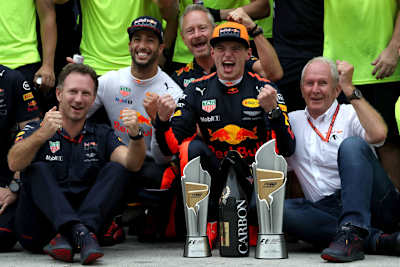 Christian Horner (links) und Helmut Marko durften sich mit Max Verstappen freuen