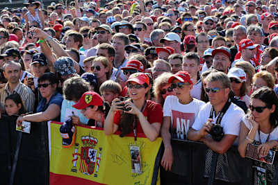 Zuschauermagnet Hungaroring: Schon am Donnerstag vor dem Rennen strömen die Fans an die Strecke