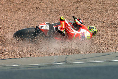 Im 15-minütigen Qualifying 2 ging Andrea Iannone zu Boden