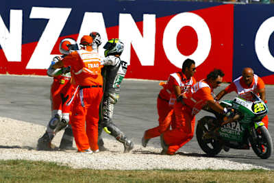Misano 2009: Iannone schoss Pol Espargaró ab und verpasste ihm einen Kopfstoß