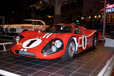 Das Le-Mans-Siegerauto von 1967, der Ford GT40 Mk IV, im Ford-Museum in Detroit