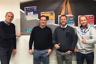 Von links: René Click (Geschäftsführer Landport), Tim de Zwart (Verkaufsdirektor Landport), Stefan Keckeisen (Teamteilhaber Intact GP und Inhaber von Keckeisen Akkumulatoren) und Gijs Pigmans (Exportverkaufsleiter Landport)