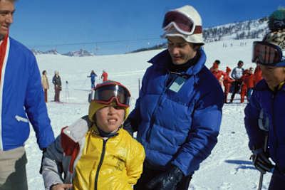 Seltenes Bild: Gilles Villeneuve mit Jacques auf der Schneepiste