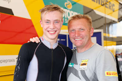 Jan-Ole Jähnig mit Carsten Freudenberg (v.li.)