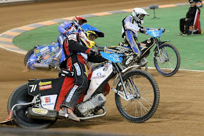 Im Finale: Janowski (blau) gegen Doyle (weiß) und Zmarzlik (rot)