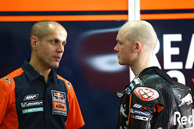 Crew-Chief Tom Jojic mit Bradley Smith