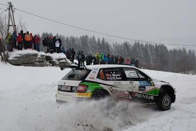 Julian Wagner führt trotz Getriebedefekts