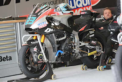 Kalex-Chassis mit Triumph-Motor 2019, rechts ein dynamischer Techniker