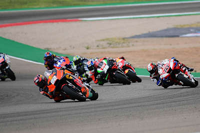 Mika Kallio (82) vor Bagnaia und Smith